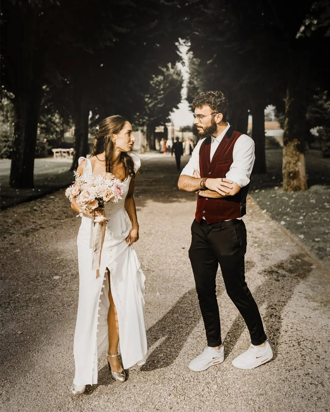 Sebastien Pieta qui parle avec une mariée